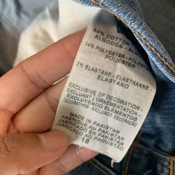 Levi’s 512 Perfectly Slimming Size 16 Blue Denim Bermuda Shorts - Picture 3 of 9